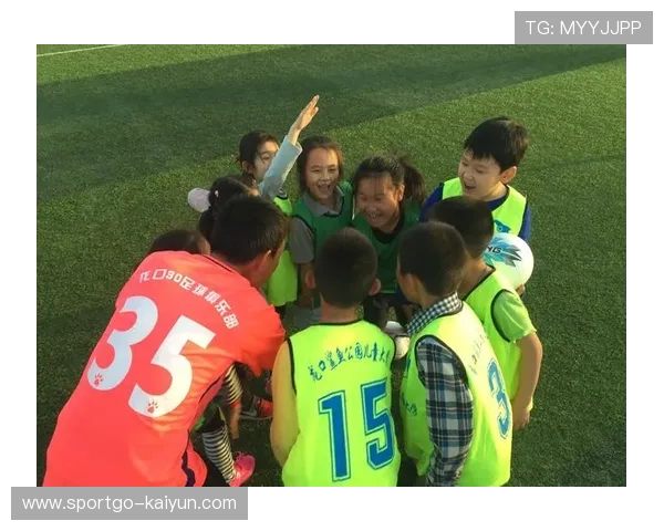 世纪学校足球社团周训掠影:运球与协调性练习成重点 世纪学校足球社团周训掠影:运球与协调性练习成重点