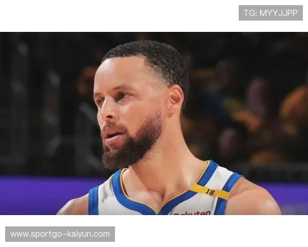 库里超远三分破纪录，勇士主场气氛沸腾